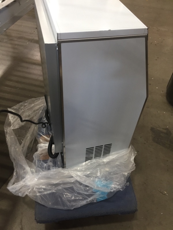 Photo 5 of VEVOR 110V Commercial ice Maker 90-100LBS/24H with 33LBS Bin and Electric Water Drain Pump, Clear Cube, Stainless Steel Construction, Auto Operation, Include Water Filter 2 Scoops and Connection Hose
