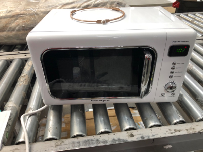 Photo 4 of ***Parts Only***Nostalgia CLMO7WH Classic Retro 700-Watt Microwave
*Damage*