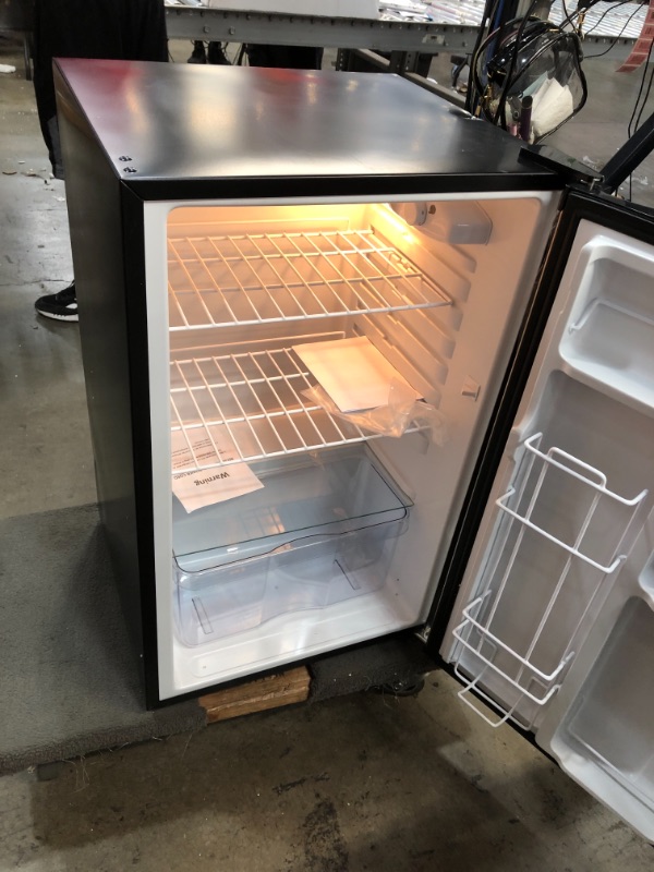 Photo 3 of USED: Bull Outdoor Products 11001 Stainless Steel Front Panel Refrigerator 20.5"D x 20.75"W x 33"H

