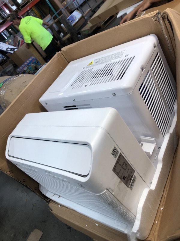 Photo 4 of USED: Midea 8,000 BTU U-Shaped Smart Inverter Window Air Conditioner–Cools up to 350 Sq. Ft., Ultra Quiet with Open Window Flexibility, Works with Alexa/Google Assistant, 35% Energy Savings, Remote Control 19.17 x 21.97 x 13.46 inches

 