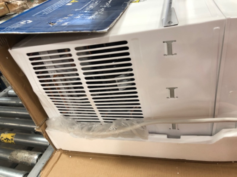 Photo 2 of (MINOR DAMAGE)Midea MAW12R1BWT 12,000 BTU 115V Window AC W/Remote
