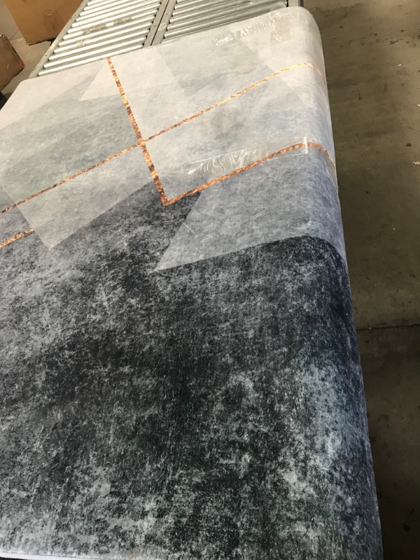 Photo 1 of AREA RUG 6'X9' GREY 