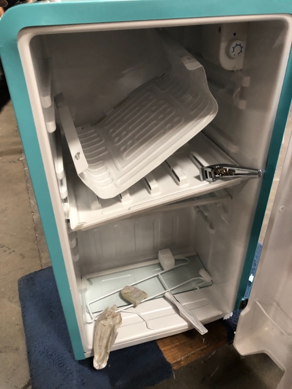 Photo 9 of NOT FUNCTIONAL***Frigidaire 3.2 Cu. Ft. Single Door Retro Compact Refrigerator EFR372 Blue
