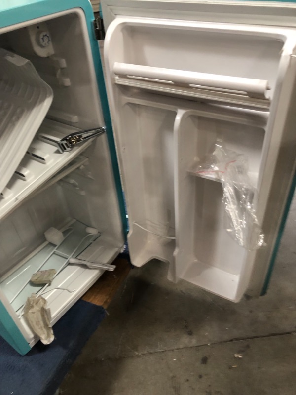 Photo 10 of NOT FUNCTIONAL***Frigidaire 3.2 Cu. Ft. Single Door Retro Compact Refrigerator EFR372 Blue
