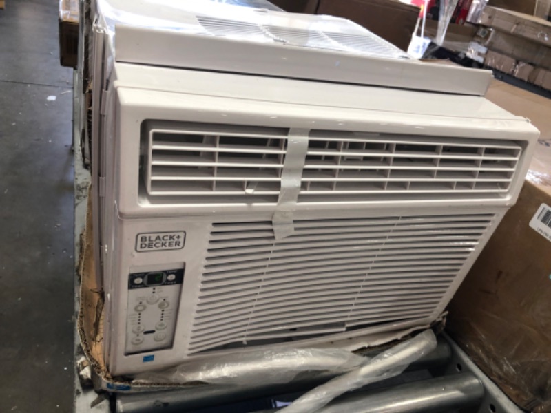 Photo 2 of ***MISSING PARTS***
BLACK+DECKER BD12WT6 Window Air Conditioner with Remote Control ,12000 BTU, Cools Up to 550 Square Feet, Energy Efficient, White
