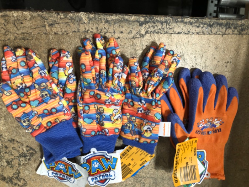 Photo 1 of SMALL PAW PATROL GLOVES (4 PACK)