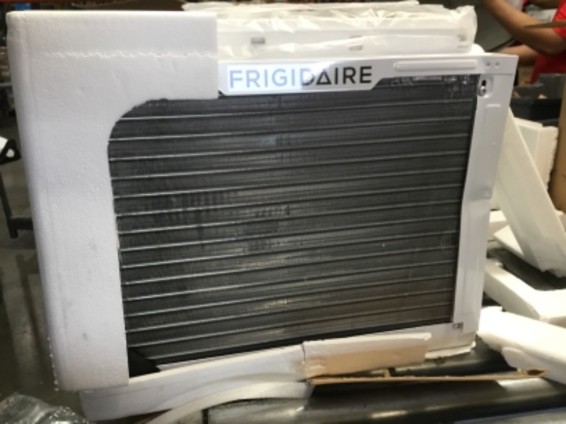 Photo 4 of Frigidaire FFRA102WAE
Window Air Conditioner with 10000 Cooling BTU, 450 sq. ft. Cooling Area, 3 Cooling Speed, Remote Controller, 115 Volts, Effortless Temperature Control, SpaceWise Adjustable Side Panels, Effortless Restart, Washable Filter, Ready-Sele