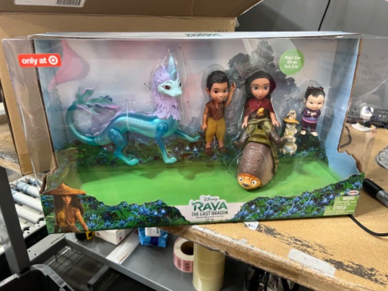 Photo 2 of Disney Raya and the Last Dragon Character Doll Giftset
