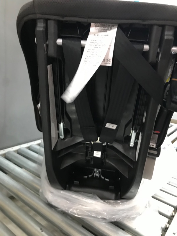 Photo 2 of Graco Extend2Fit Convertible Car Seat, Gotham - GC1963212
