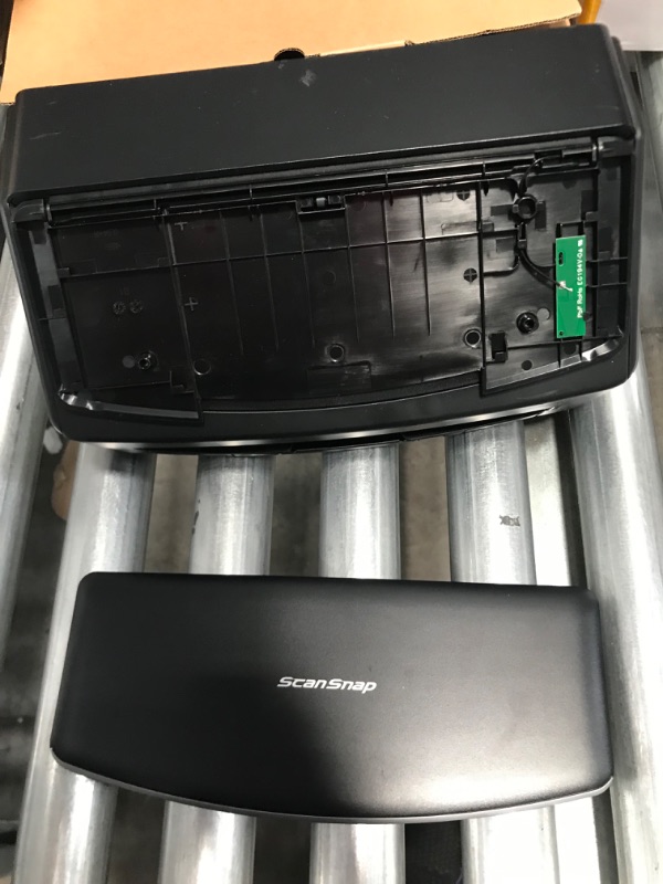 Photo 6 of Fujitsu ScanSnap iX1600 - Document scanner - Dual CIS - Duplex - 279 x 3000 mm - 600 dpi x 600 dpi - up to 40 ppm (mono) / up to 40 ppm (color) - ADF (50 sheets) - Wi-Fi(n), USB 3.2 Gen 1x1 (Voltage: AC 120/230 V (50/60 Hz))
