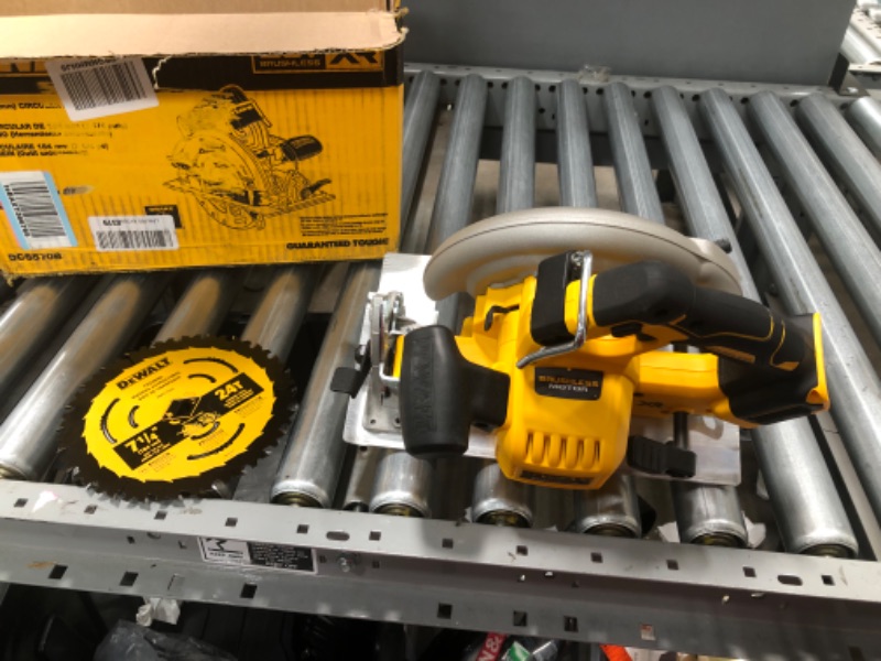 Photo 1 of DEWALT DCS565 7-1/4" (184mm) 20V Cordless Circular Saw with Brake Comes With w/7-1-4'' 60T Saw Blade 