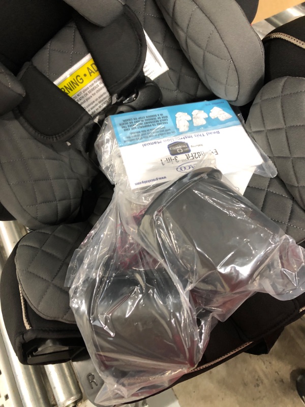 Photo 4 of Graco Extend2Fit 3 in 1 Car Seat | Ride Rear Facing Longer with Extend2Fit, featuring TrueShield Side Impact Technology, Ion , 20.75x19x24.5 Inch (Pack of 1)
