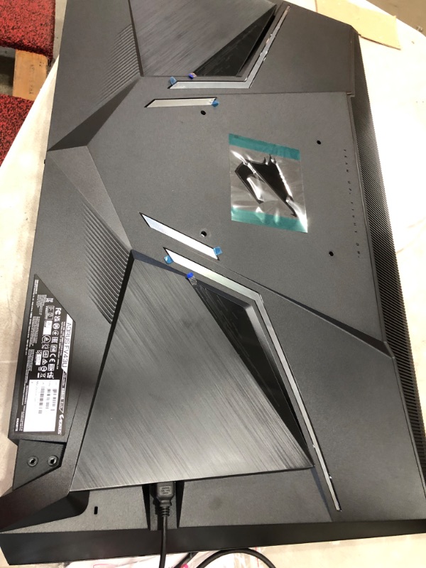 Photo 3 of AORUS FV43U 43" 144Hz 2160p HBR3, NVIDIA G-SYNC Compatible, Exclusive Built-in ANC, 3840x2160 Display, 1ms Response Time, HDR, 96% DCI-P3, 1x...
