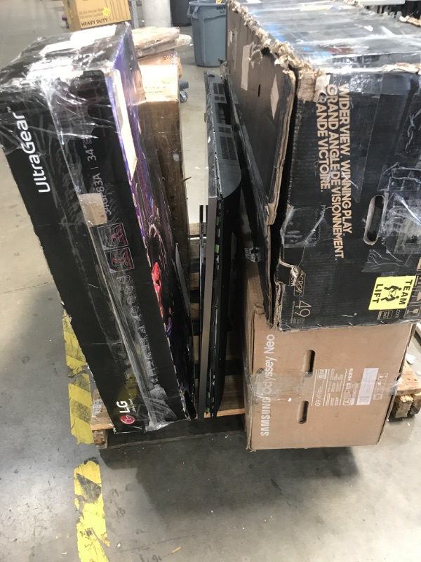 Photo 5 of MIXED PALLET OF DAMAGED TVS ANDS MONITORS**NO REFUNDS