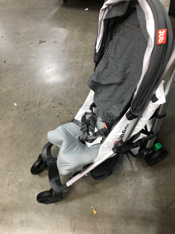 Photo 6 of **Damaged** G-Luxe Stroller - Jordan (Charcoal/Silver)
