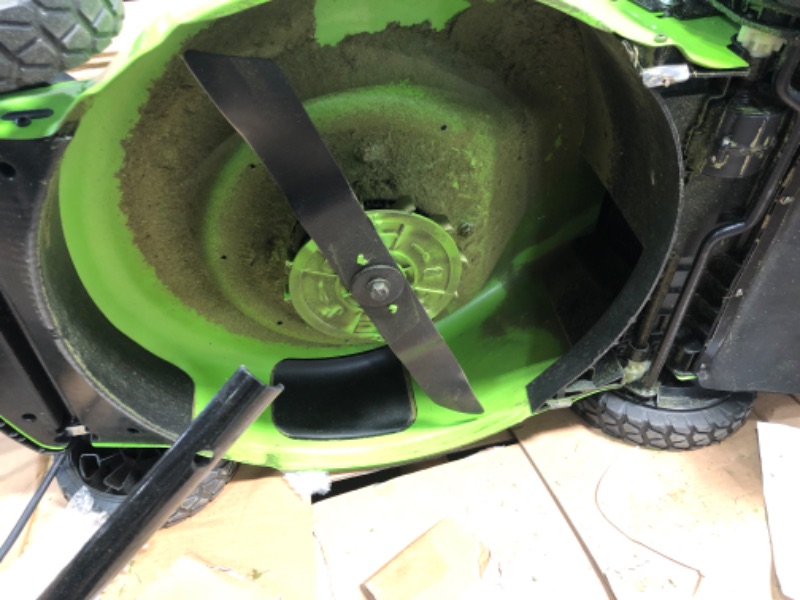 Photo 10 of **DAMAGED** Greenworks 40V 21" Brushless (Smart Pace) Self-Propelled Lawn Mower, 2 x 4Ah USB (Power Bank) Batteries and Charger Included MO40L4413
