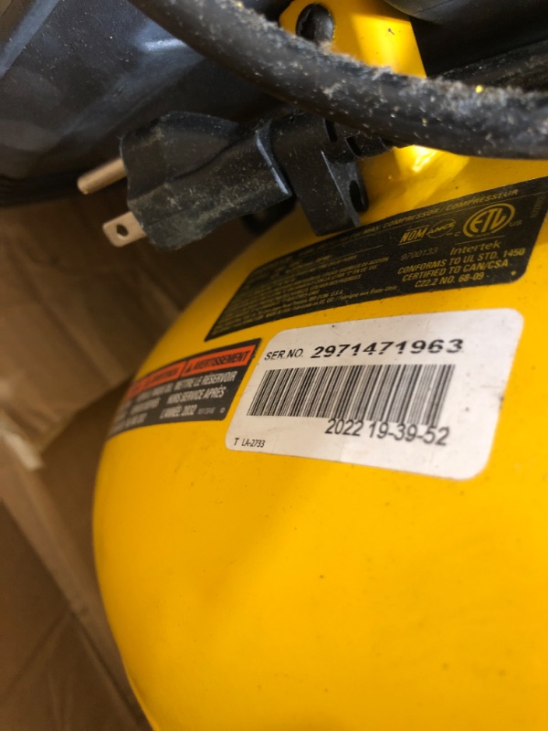 Photo 3 of **PARTS ONLY**

DEWALT Pancake Air Compressor, 6 Gallon, 165 PSI (DWFP55126)
