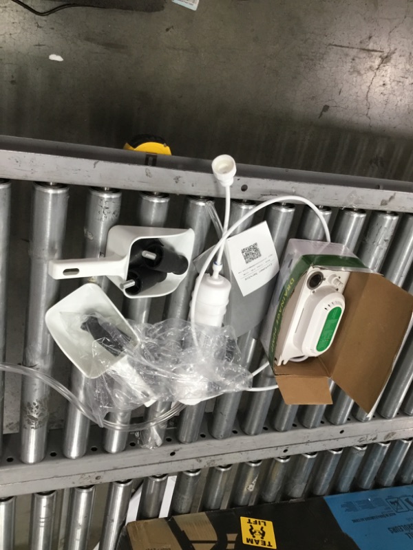 Photo 1 of **MISSING COMPONETS** 80 - 90 lb. / 24 H Commercial Ice Maker with 33 lb. Storage Bin Freestanding Ice Machine in Silver **USED** **MAJOR DAMAGE**
