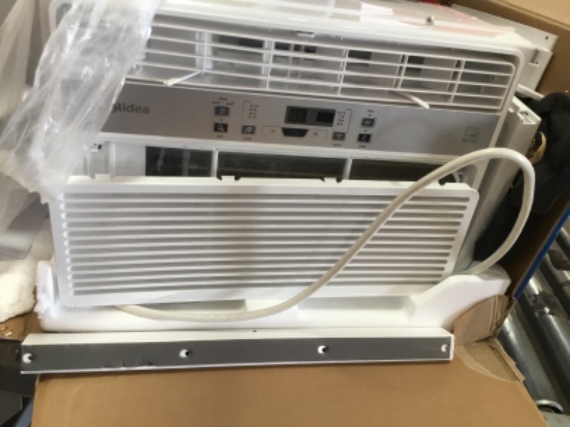 Photo 4 of **PARTS ONLY**
Midea 8,000 BTU EasyCool Window Air Conditioner, Dehumidifier and Fan - Cool, Circulate and Dehumidify up to 350 Sq. Ft., Reusable Filter, Remote Control ** used, minor scratches***
