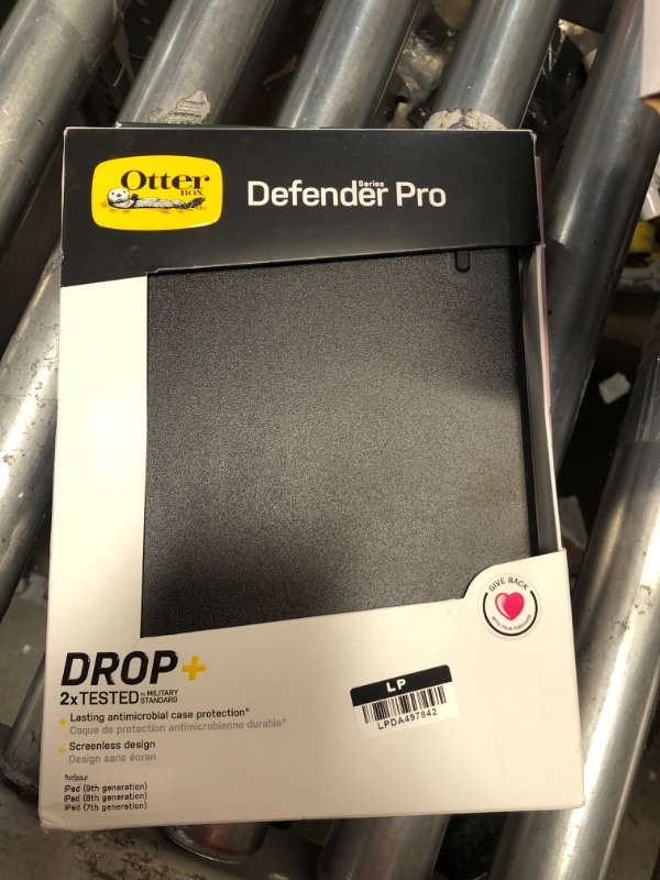 Photo 1 of OtterBox Apple iPad (9th gen, 8th gen, 7th gen) Defender Series Pro Case - Black