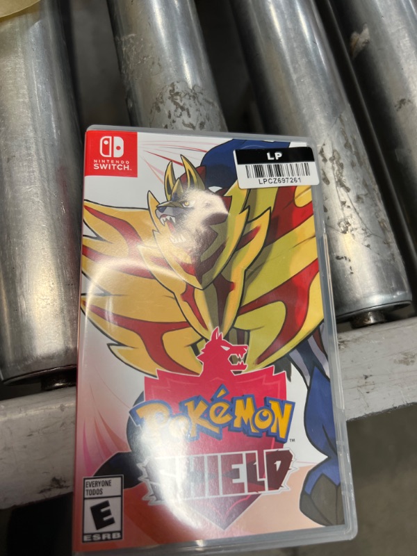 Photo 2 of Pokemon Shield - Nintendo Switch

