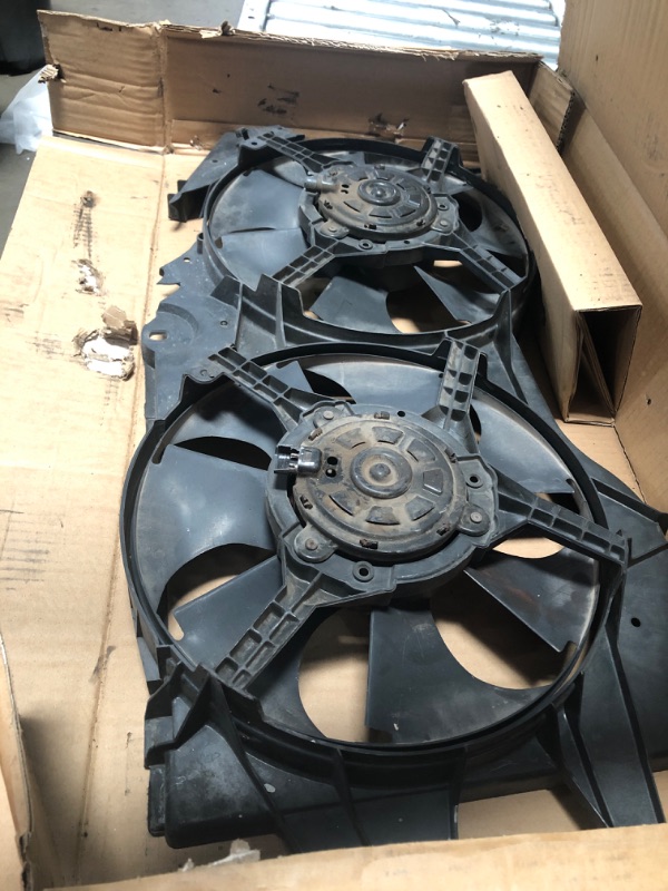 Photo 2 of (BROKEN FAN/ FRAME) Dorman 620-003 Engine Cooling Fan Assembly for Specific Chrysler / Dodge / Plymouth Models