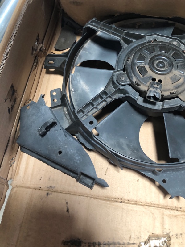 Photo 4 of (BROKEN FAN/ FRAME) Dorman 620-003 Engine Cooling Fan Assembly for Specific Chrysler / Dodge / Plymouth Models