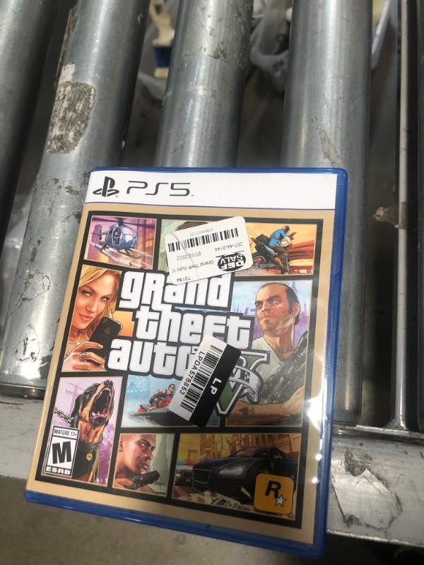 Photo 3 of Grand Theft Auto V - PlayStation 5

