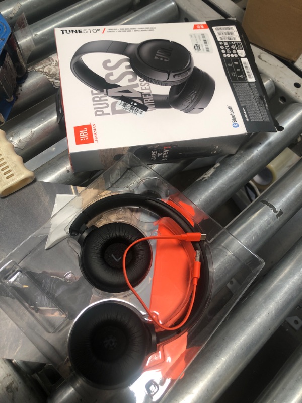 Photo 2 of JBL Tune Wireless On-Ear Headphones 510BT

