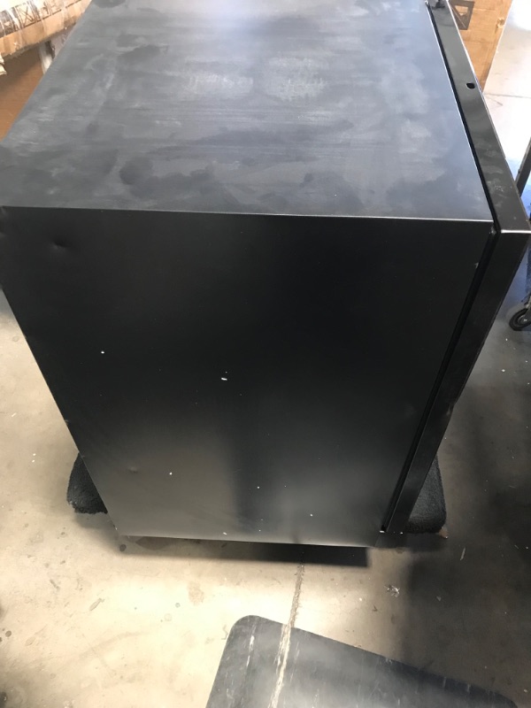 Photo 2 of USED NewAir 24" Beverage Refrigerator Cooler - 177 Can Capacity Mini Fridge - Black Stainless Steal With Built In Cooler and Glass Door | Cool your Soda, Beer, and Beverages to 37F NBC177BS00
