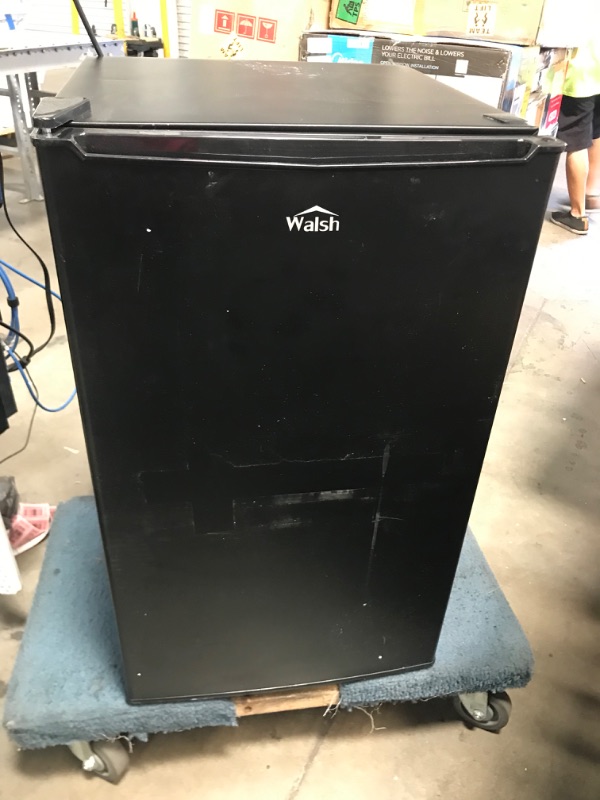 Photo 7 of (DENTED) Walsh WSR35BK Compact Refrigerator,Single Door Fridge, Adjustable Mechanical Thermostat with Chiller, Reversible Doors, 3.5 Cu.Ft, Black
