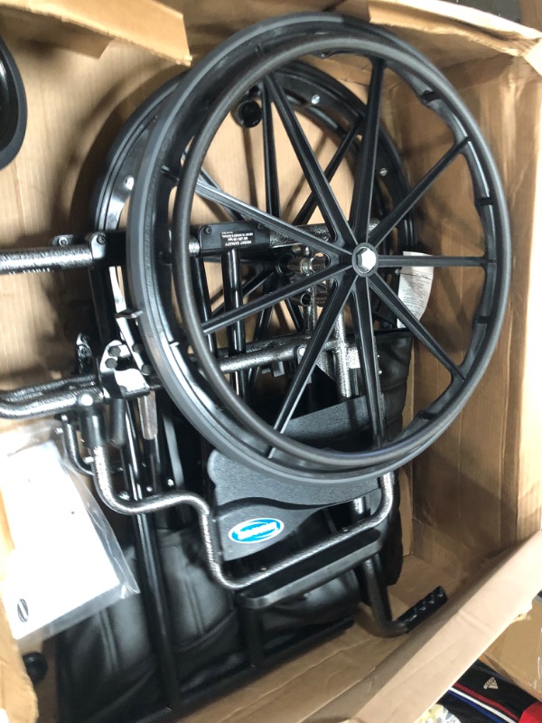 Photo 2 of (MISSING LEGRESTS) Invacare Tracer IV XL Heavy Duty Wide Wheelchair 