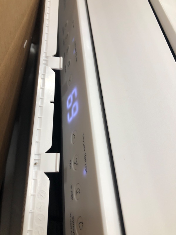 Photo 2 of TESTED POWERS ON** DAMAGED*
Midea 12,000 BTU U-Shaped Smart Inverter Window Air Conditioner–Cools up to 550 Sq. Ft., Ultra Quiet with Open Window Flexibility, Works with Alexa/Google Assistant, 35% Energy Savings, Remote Control
