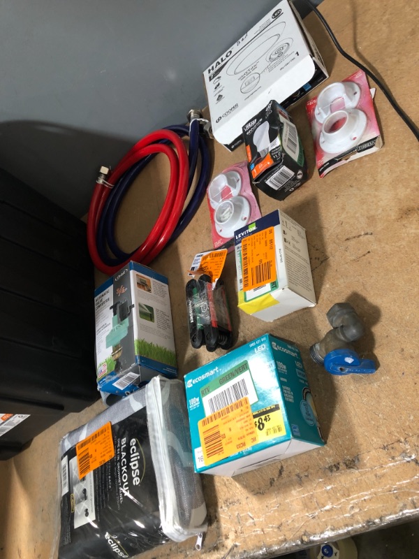 Photo 1 of 11 ITEMS*
BUNDLE OF TOOLS AND HARDWARE