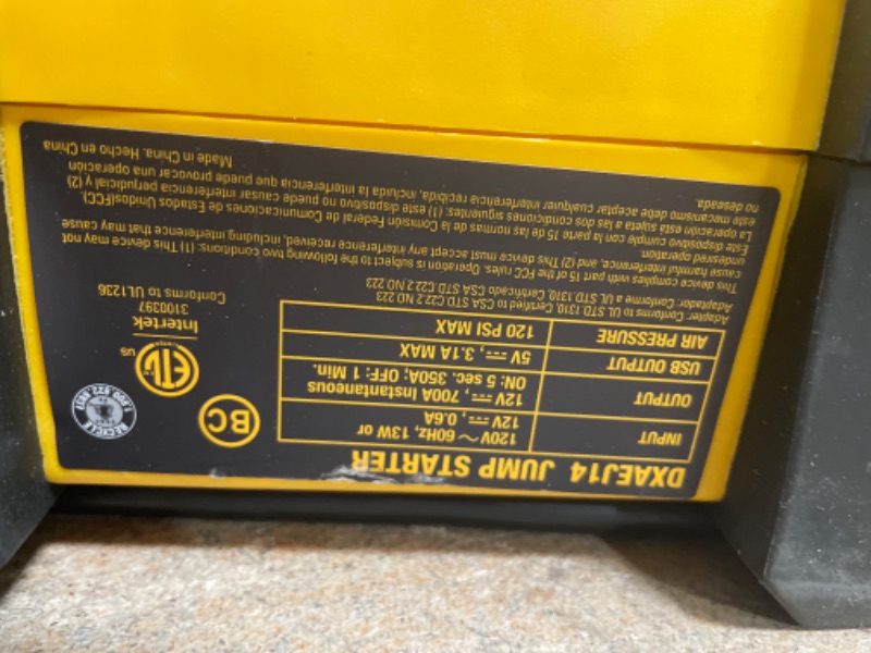 Photo 3 of **WONT HOLD CHARGE**PARTS ONLY**

DEWALT 1400 Peak Amp Portable Car Jump Starter with Digital Compressor