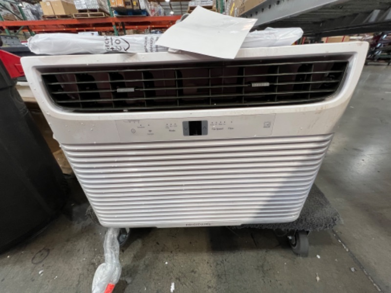 Photo 11 of Frigidaire Window-Mounted Room Air Conditioner, 6,000 BTU, in White**body damage**
