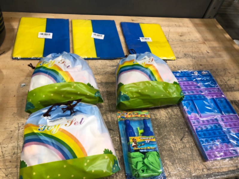Photo 1 of BUNDLE OF (X3) BAGS OF SMALL FIGET TOYS, WATER TOY, SMALL/ MEDIUM POP IT TOY, (X3) UKRAINE FLAG 