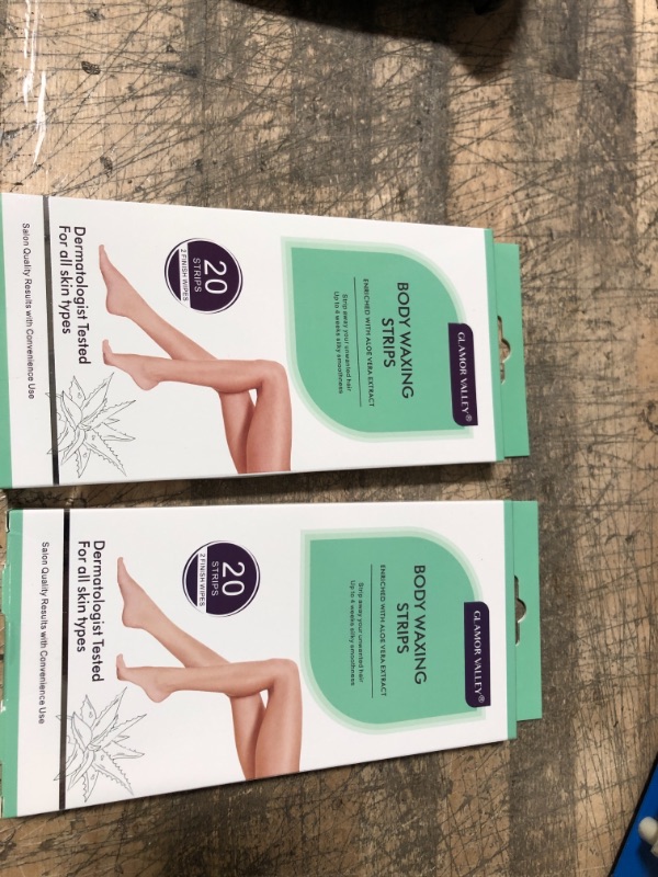 Photo 2 of 2 Premium BODY WAX STRIPS for hair removal on Legs, Under Arms, Bikini Area, 20 Large Wax Strips + Calming Oil Wipes
