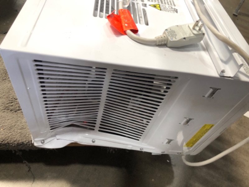 Photo 5 of Frigidaire Window-Mounted Room Air Conditioner, 10,000 BTU, in White**** nonfunctional does not power on Parts Only***