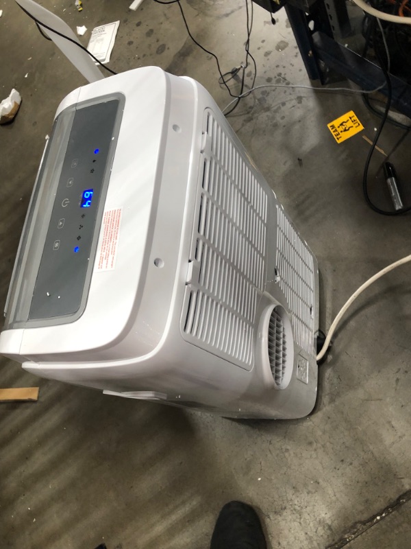 Photo 3 of BLACK+DECKER BPACT12WT Large Spaces Portable Air Conditioner, 12,000 BTU, White

-missing remote and hose , blows ice cold, damaged window accessory 