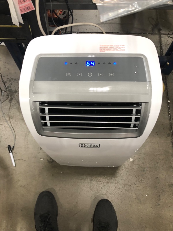 Photo 2 of BLACK+DECKER BPACT12WT Large Spaces Portable Air Conditioner, 12,000 BTU, White

-missing remote and hose , blows ice cold, damaged window accessory 