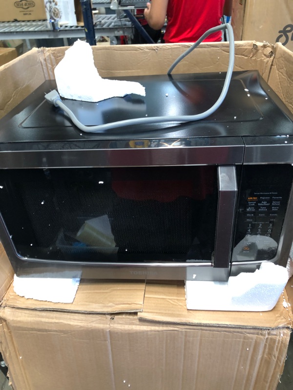 Photo 3 of **DOES NOT POWER ON***Toshiba ML-EC42P(BS) Multifunctional Microwave Oven with Healthy Air Fry, Convection Cooking, Smart Sensor, Position Memory Turntable, Easy-to-Clean Interiora nd ECO Mode, 1.5 Cu.ft, Cu Ft, Black
