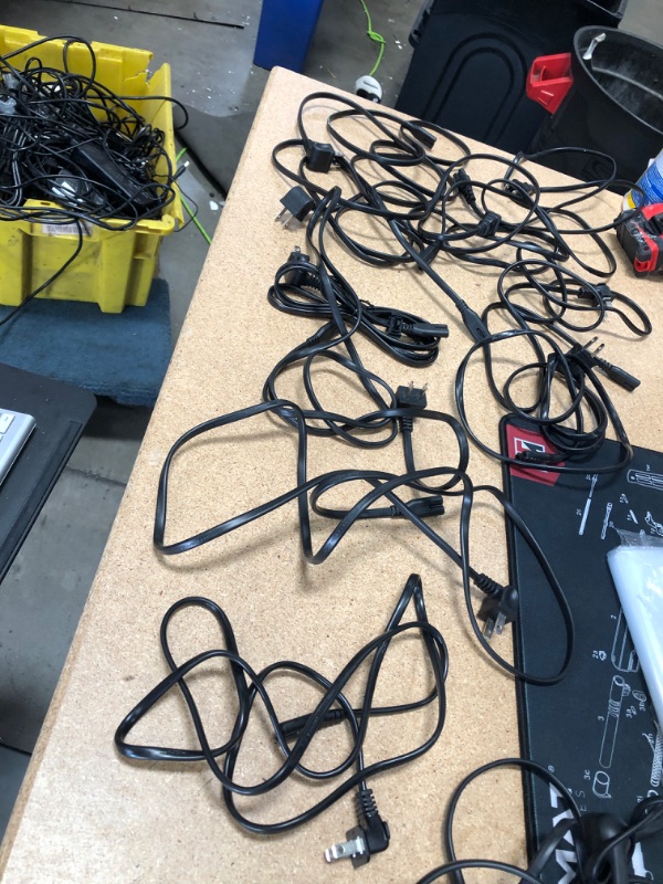 Photo 1 of bundle of 10 power cords