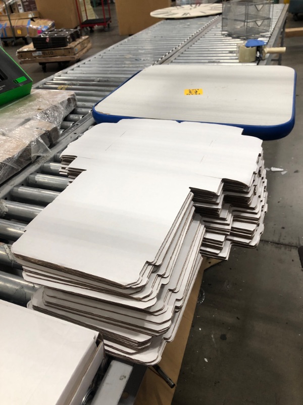 Photo 3 of 10 x 8 x 2 White Corrugated Mailers 50/Bundle
