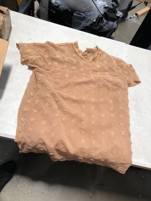 Photo 2 of Brown Swiss Dot Little Girl Short Sleeve Top
size medium 