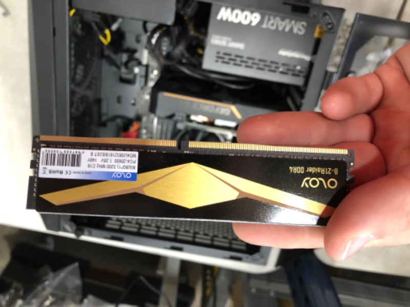 Photo 1 of POWERS ON DOES NOT DISPLAY ANYTHING PARTS ONLY 
Skytech Blaze II Gaming PC Desktop – Intel Core i3 10105F 3.7 GHz, GTX 1650, 500GB SSD, 16G DDR4 3200, 600W Gold PSU, AC Wi-Fi, Windows 10 Home 64-bit