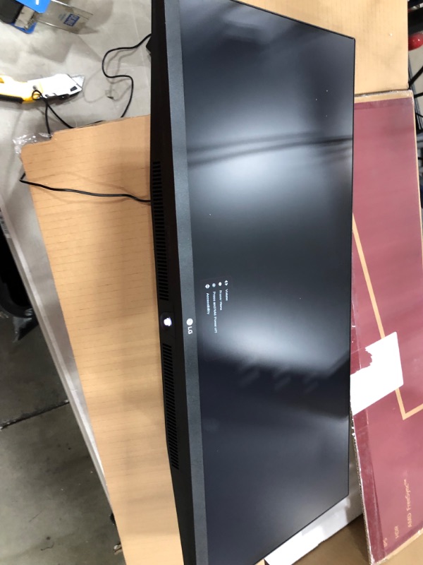 Photo 5 of LG 29WP60G-B UltraWide Monitor 29" 21:9 FHD (2560 x 1080) IPS Display, sRGB 99% Color Gamut, HDR 10, USB Type-C Connectivity, 3-Side Virtually Borderless Display - Black
