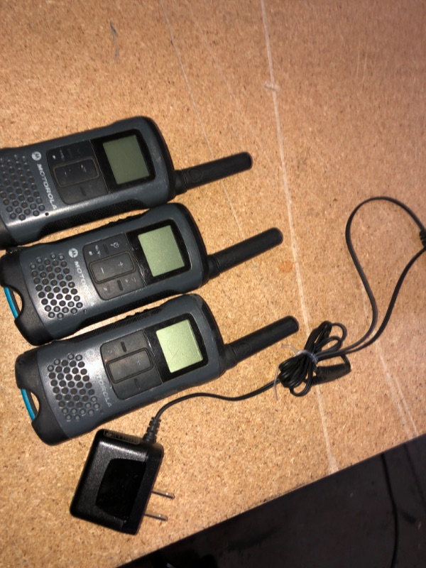 Photo 4 of PARTS ONLY !!! Motorola T200TP Talkabout Radio, 3 Pack
