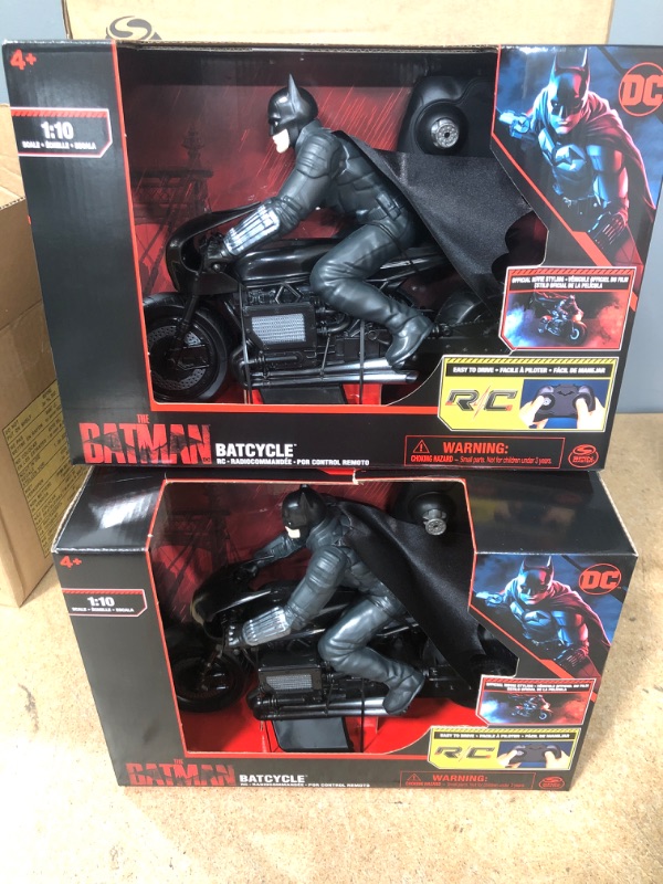 Photo 2 of DC Comics The Batman Batcycle RC with Batman Rider (2 pack)

