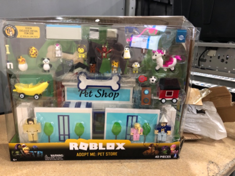 Photo 2 of ** SETS OF 2 **
Roblox Celebrity Collection - Adopt Me: Pet Store Deluxe Action Figure Set 40 Pieces
